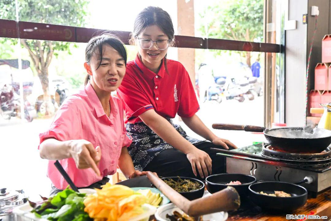 全网追的“扁担女孩”，找了一份暑假工，时薪12元 - 正定生活资讯 - 正定28生活网 zd.28life.com